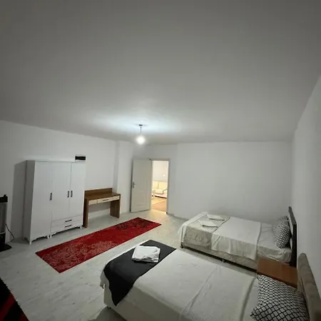 Birds Apartmanhotel *