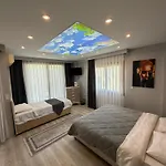 מלון דירות Birds 3*