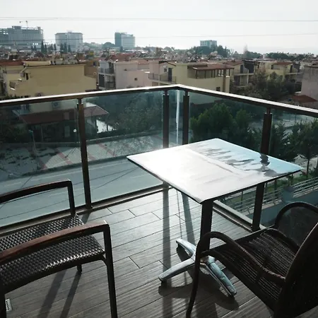 Birds Aparthotel *